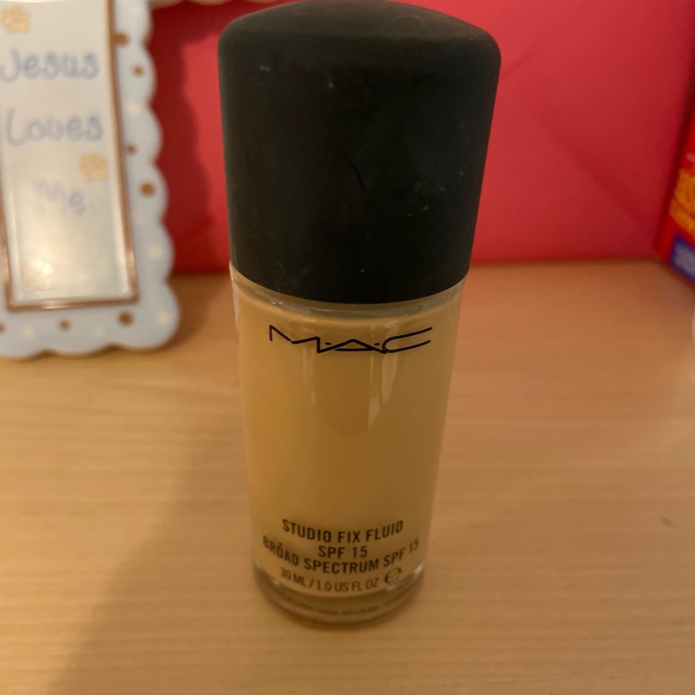 Mac studio Fluid fix shade NC 30